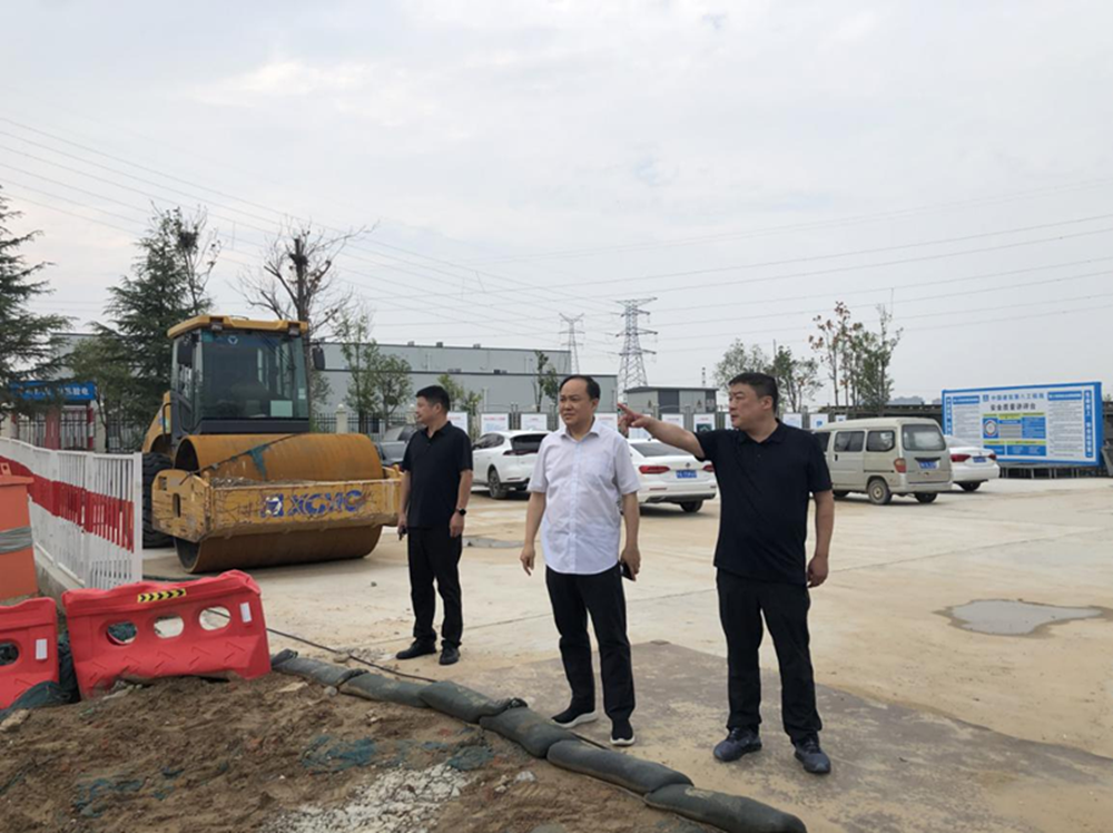 MK体育在线登录党委委员、副总经理张岩到侯寨新镇区安置区调研项目建设工作
